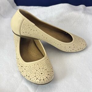 Women’s Beige Cut Out Flats